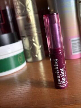 Bath & Body Works Nourishing Tint – Deep Berry (Pink Cap)